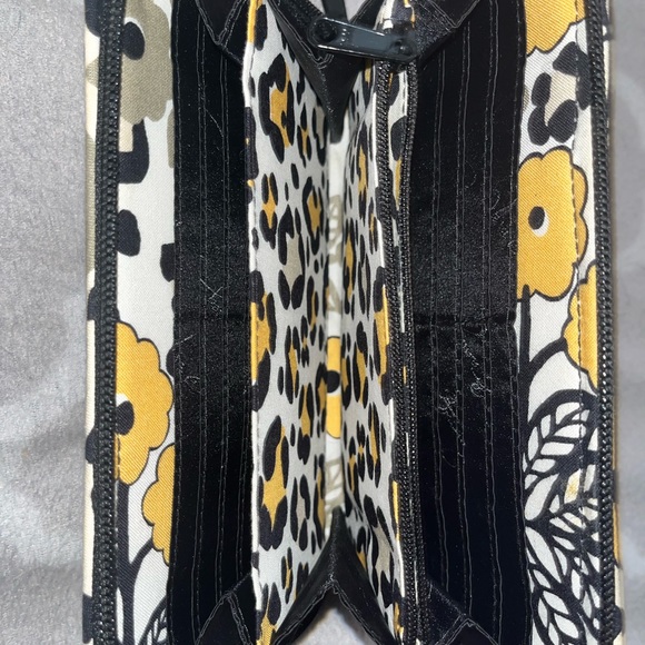 Vera Bradley wallet - Picture 3 of 3